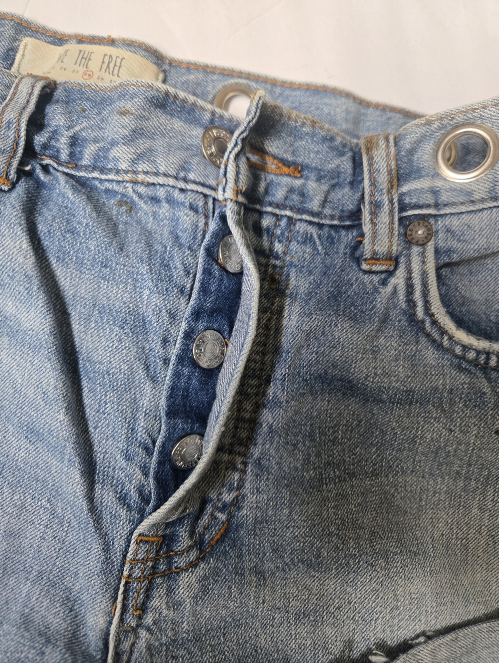 WE THE FREE Frayed Hem Light Blue Denim Shorts .Size 28 - Picture 6 of 11